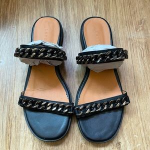 Black Chain Detail Flats